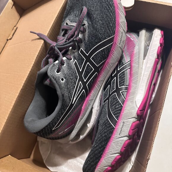 Asics GT-2000 10 Size 8.5 Women's running shoe - Picture 1 of 3